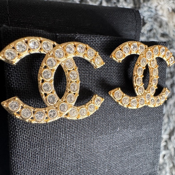 Chanel gold earrings with crystals - Picture 2 of 5